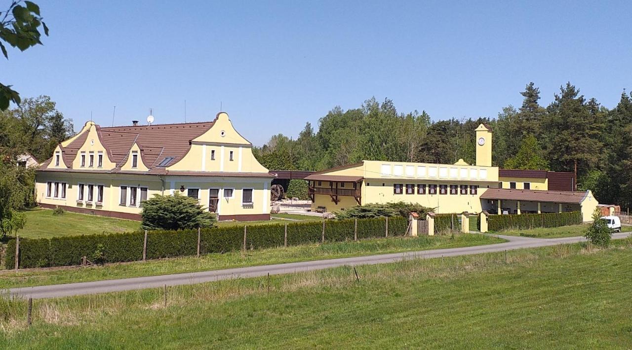 Blatsky Dvur Aparthotel Veselí nad Lužnicí Buitenkant foto