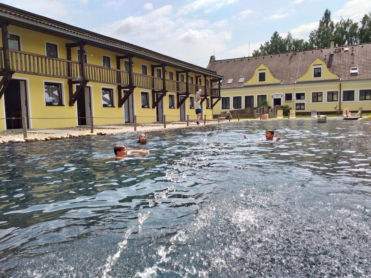 Blatsky Dvur Aparthotel Veselí nad Lužnicí Buitenkant foto